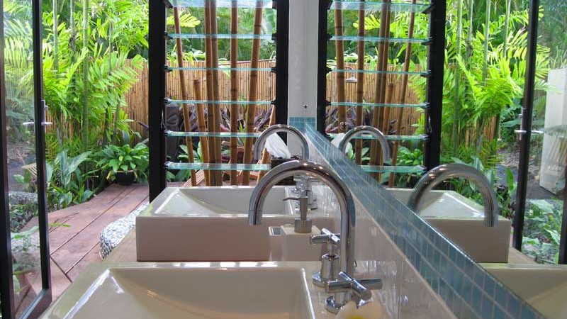 Heliconia Villa bathroom