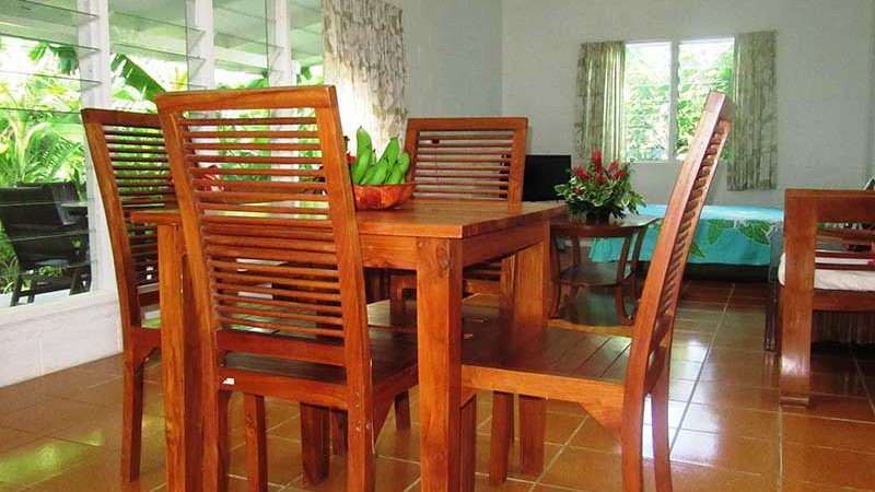 Lyas 2 bedroom dining