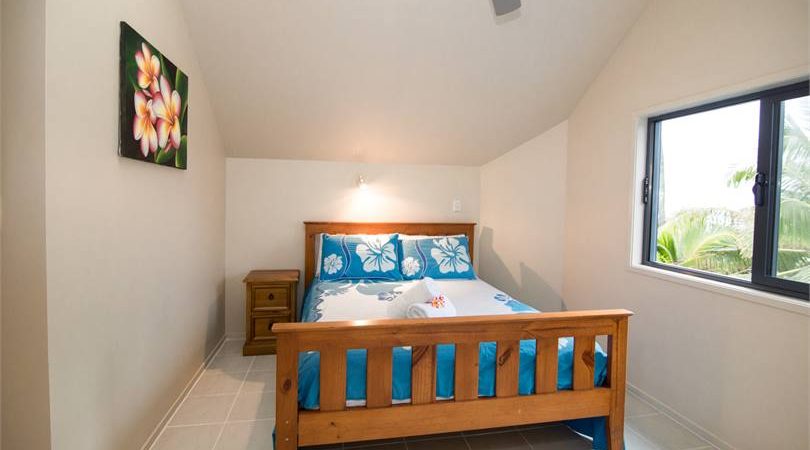 upstairs-queenbed